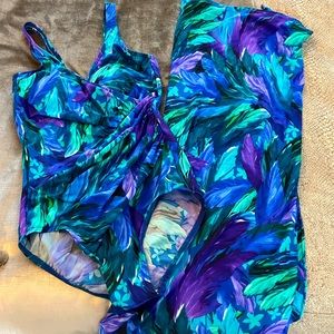 Miraclesuit set with swimsuit and sarong